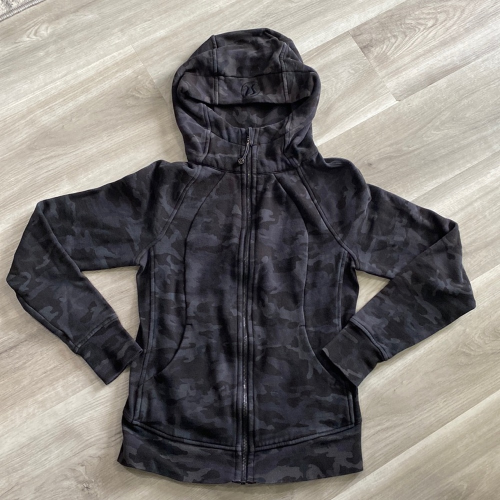 Lululemon women’s 6 black camo zip up hoodie used